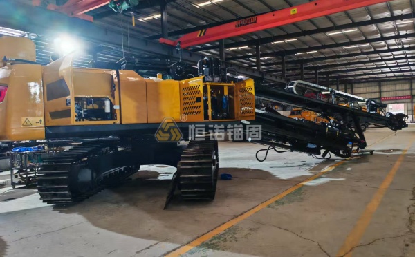 頂錘式高舉鉆機(jī)和潛孔式的區(qū)別