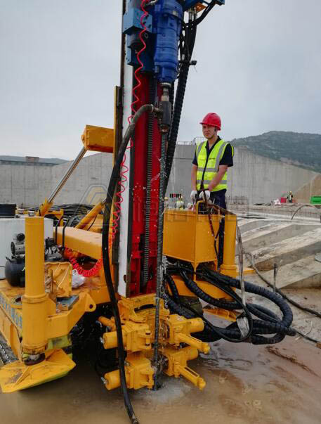 1661502835878109.jpg 頂驅(qū)鉆機(jī).jpg