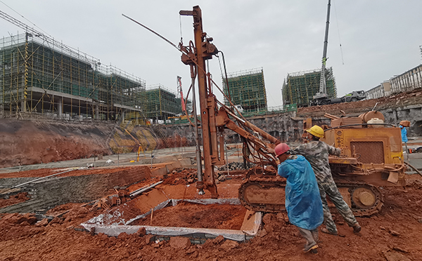 1661503032271964.jpg 一體式鉆機(jī).jpg